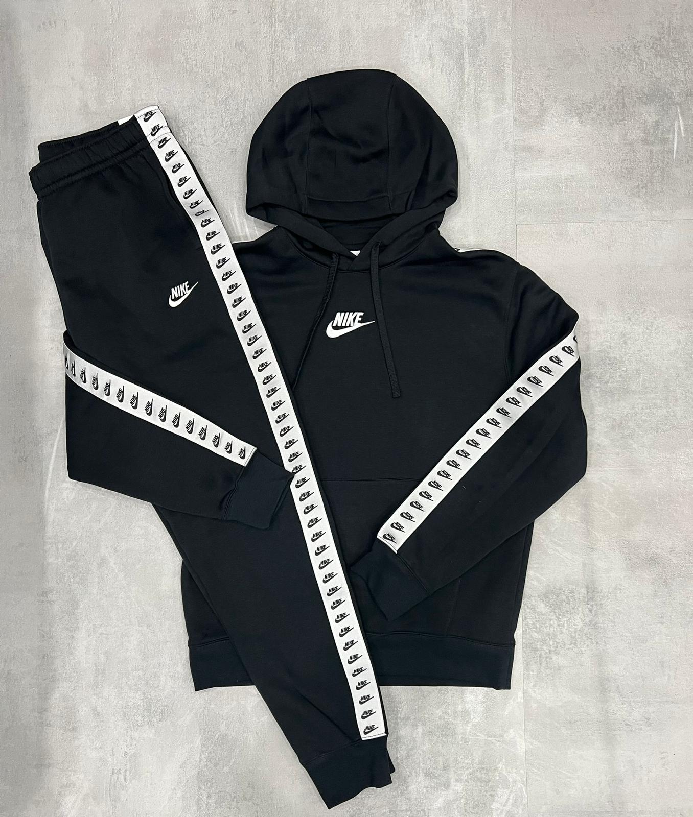 Nike Essentials Set