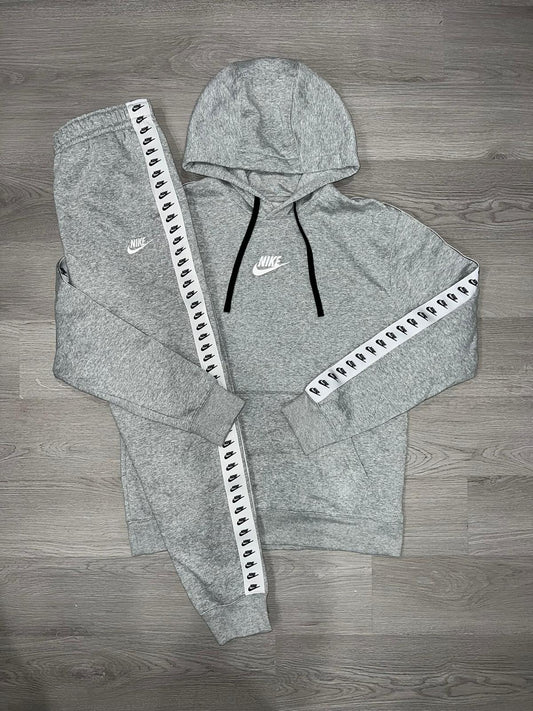 Nike Essentials Set