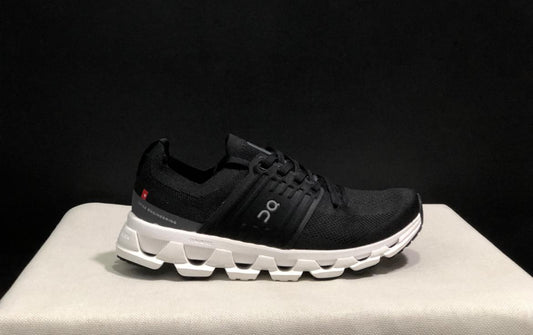 On Cloudswift Black / White
