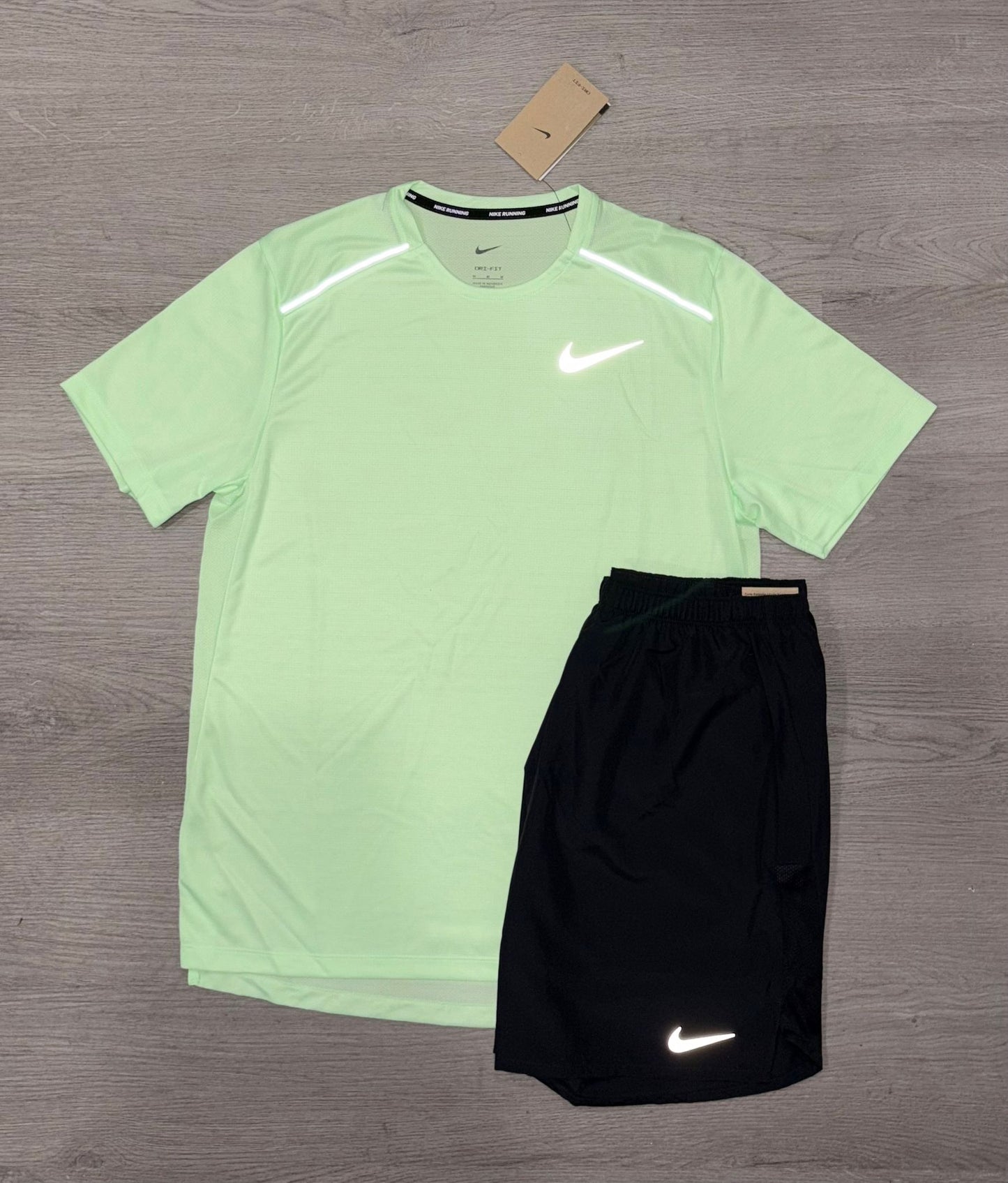 Nike Vapour Green / Challenger Set